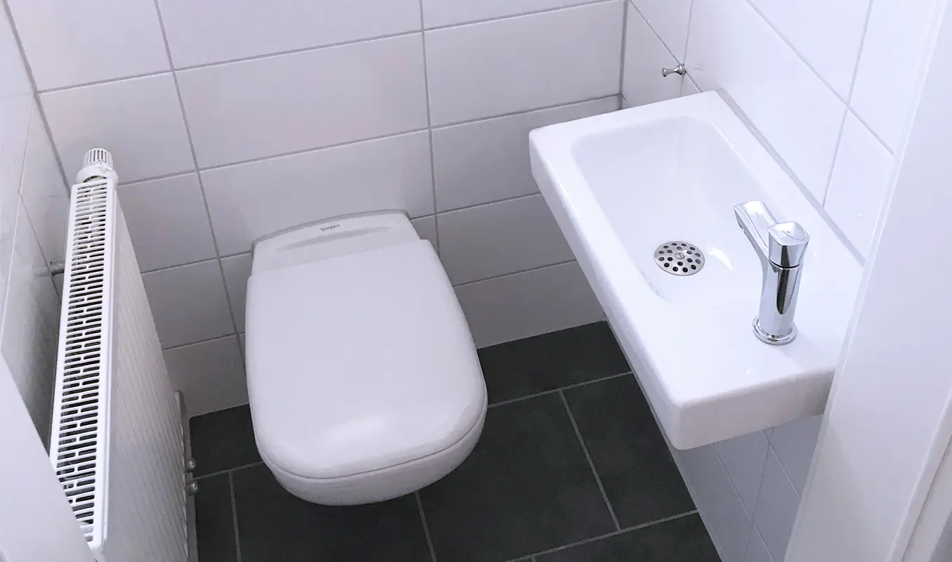 Wohnungsmodernisierung in Rastatt: Blick in die Gästetoilette