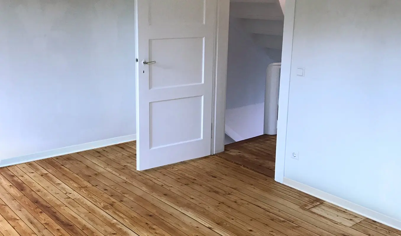 Leerwohnungssanierung in Karlsruhe: Parkettaufbereitung