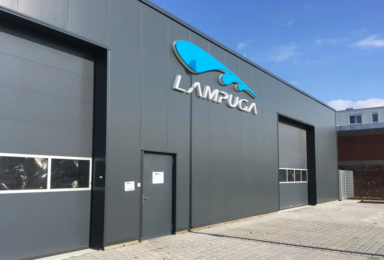 Produktionshalle Lampuga Außenansicht