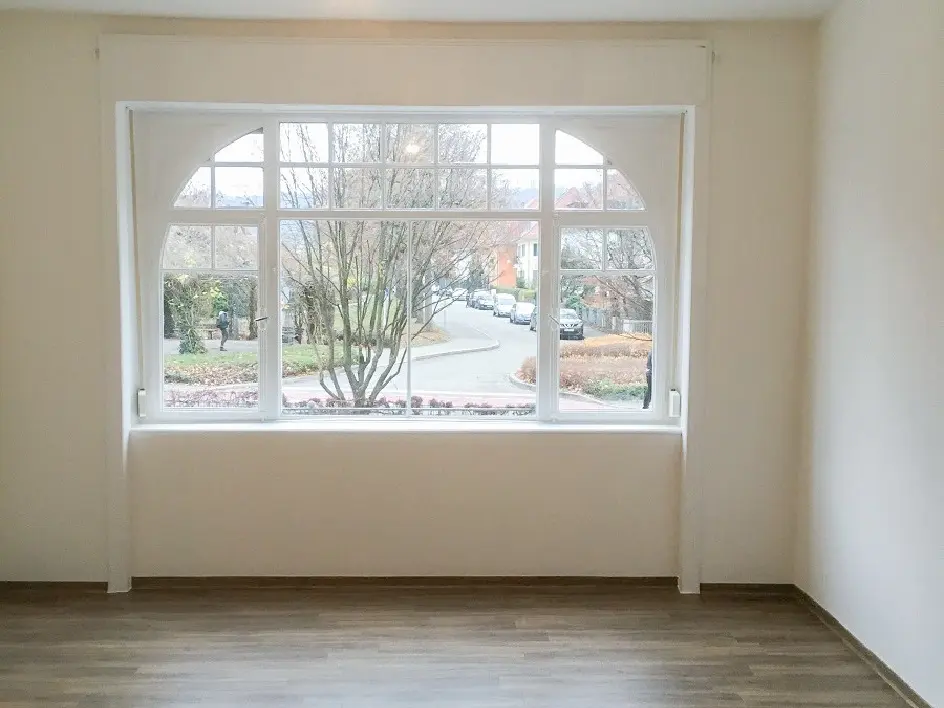 Haussanierung in Ettlingen, Blick in die fertige Fenstersanierung